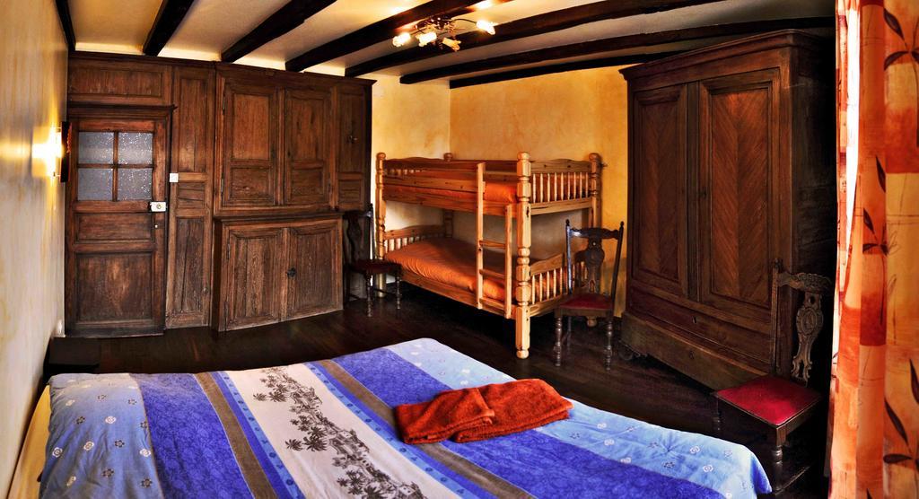 La Ferme Des 3 Suissesses Bed and Breakfast Saint-Paul  Rum bild